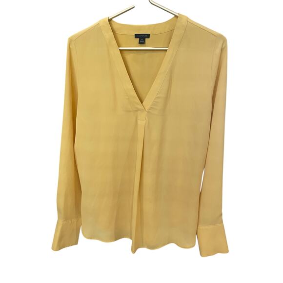 Ann Taylor Blouse – XS, V-Neck, Button Detail, Rounded Hem, Lightweight, EUC - Picture 1 of 5